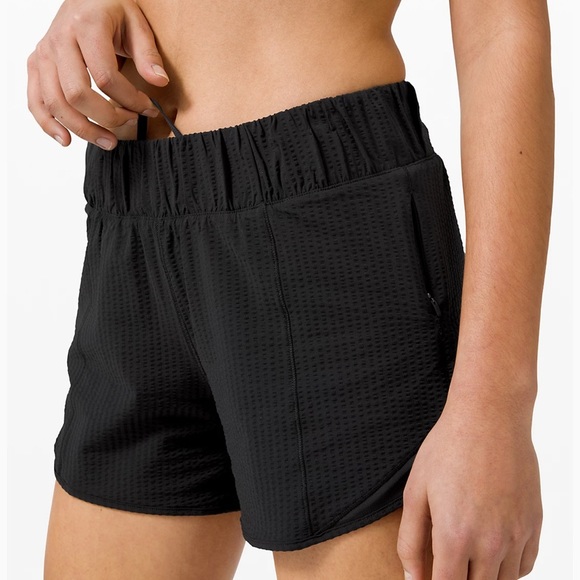 lululemon athletica Pants - Lululemon Hotty Hot HR 4” * Seersucker